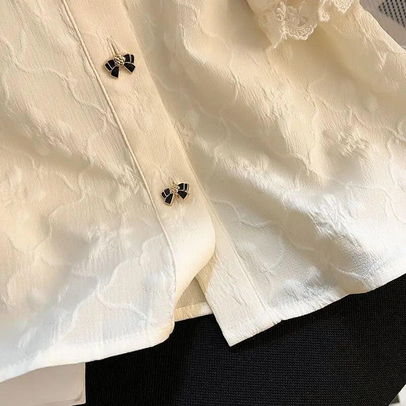 Well Tailored Blouse with a Graceful Silhouette
