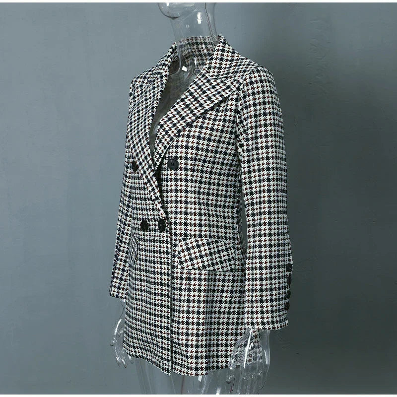 Well Tailored Jacket with a Graceful Silhouette
