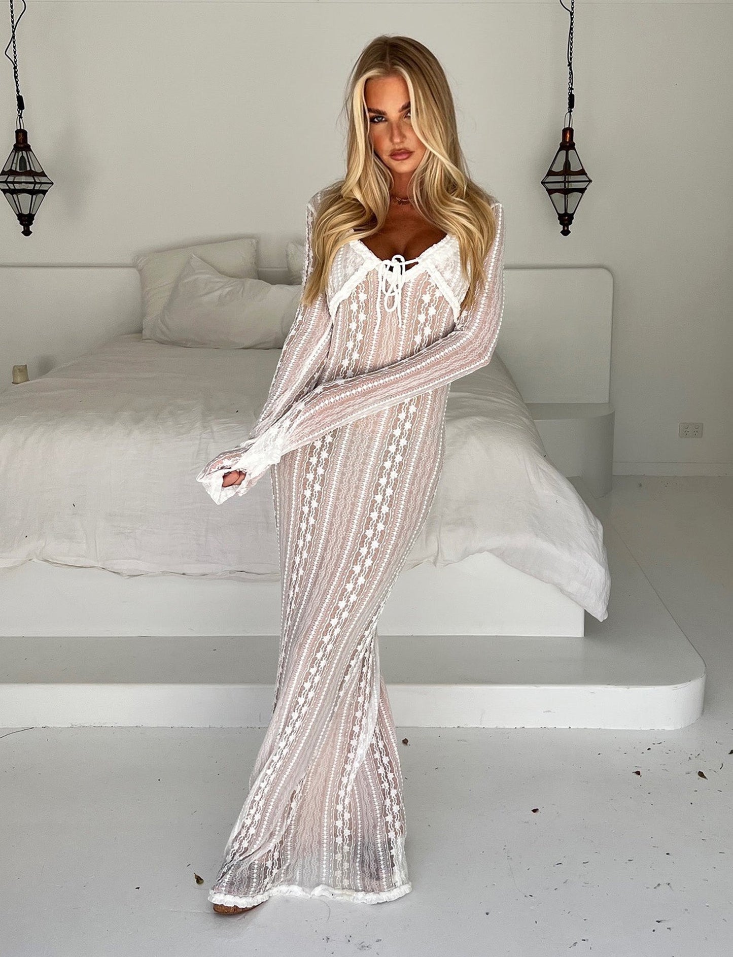 Beautifully Finished Dress in a Timeless Design