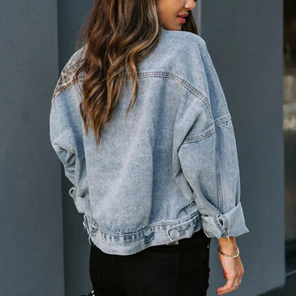 Effortlessly Elegant Jacket with a Timeless Design