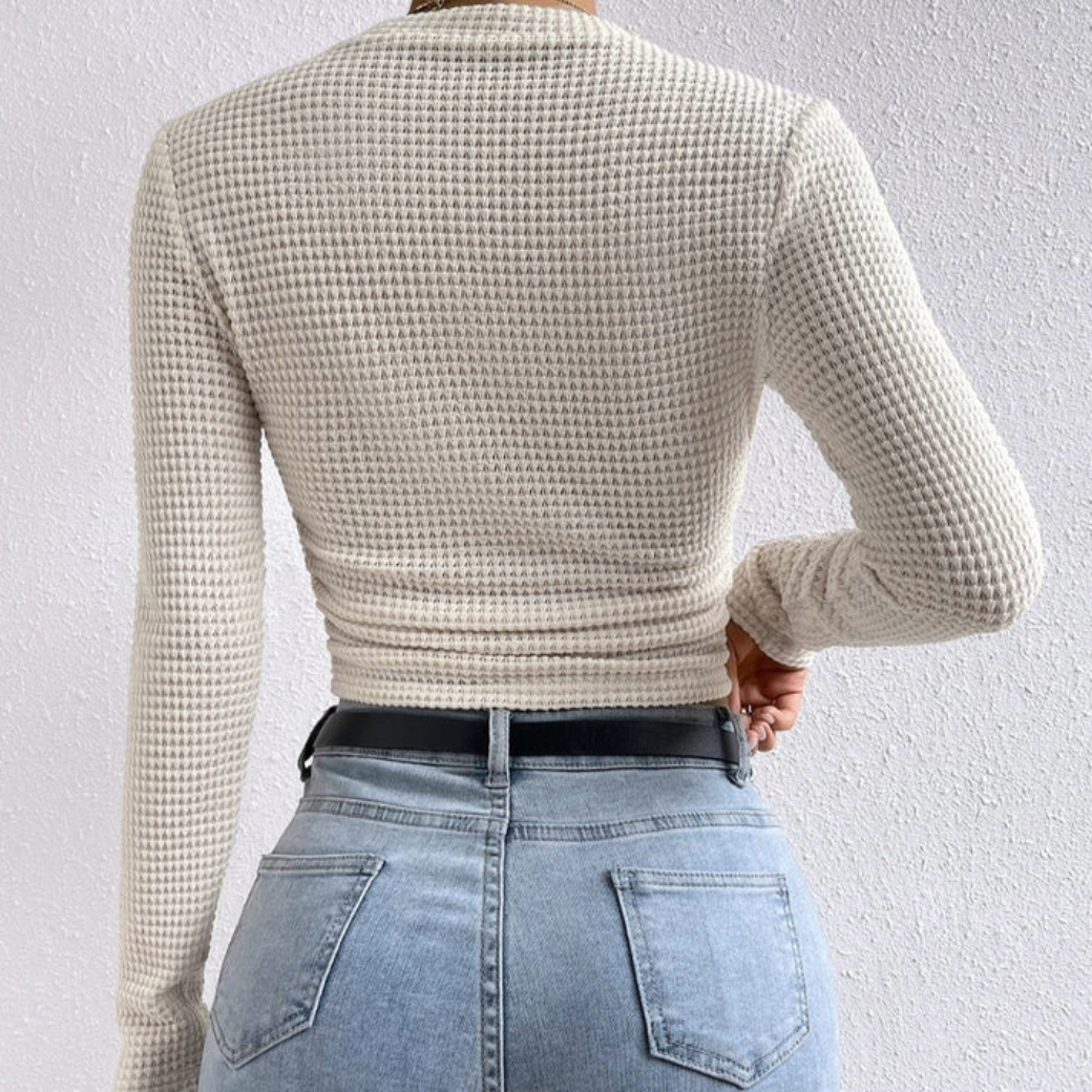 Effortlessly Elegant Sweater with a Timeless Design