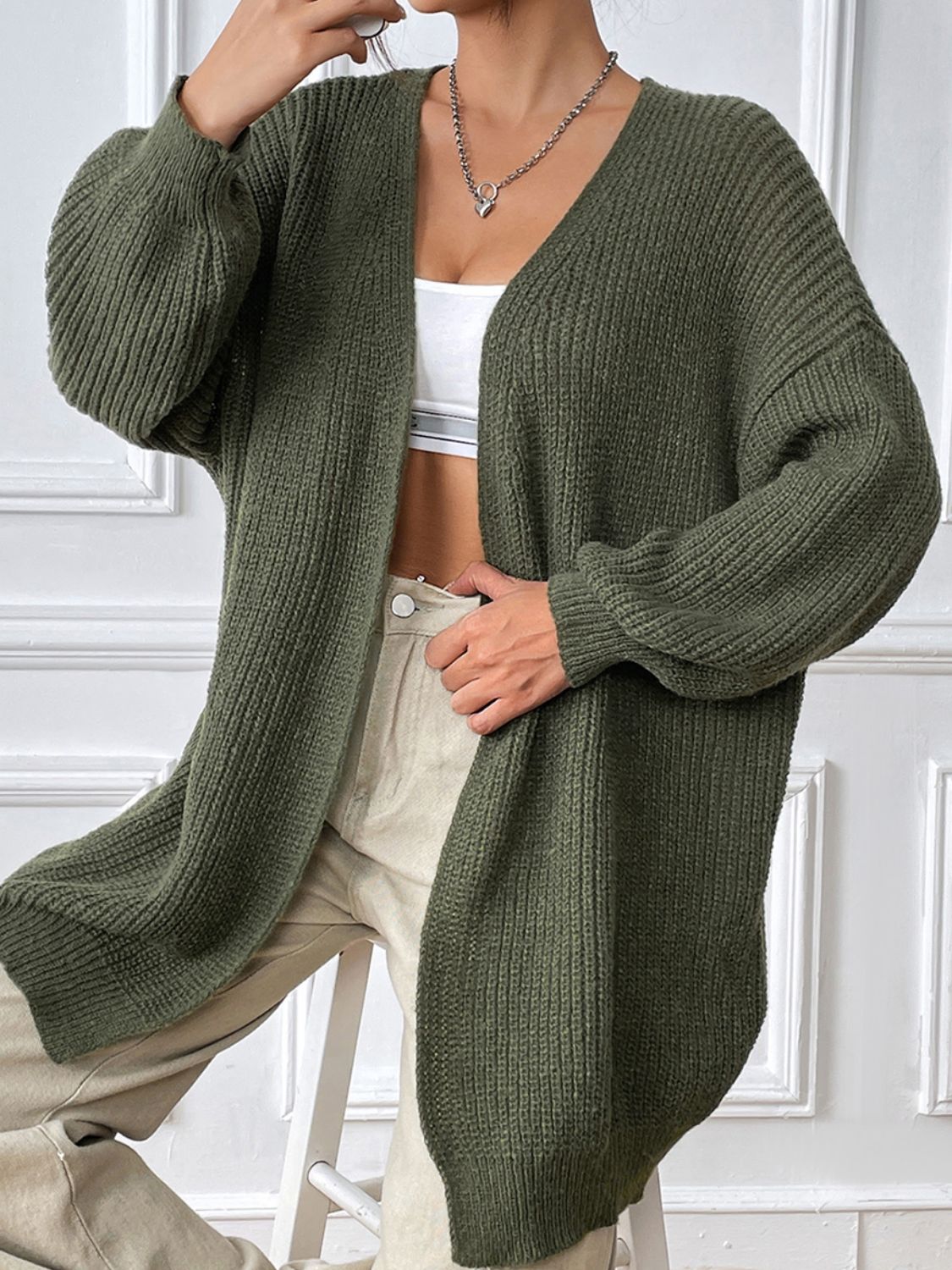 Well Tailored Cardigan with a Graceful Silhouette