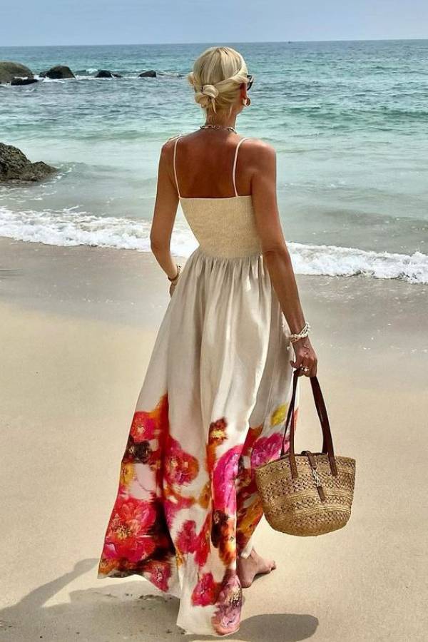 Beautifully Finished Dress in a Timeless Design