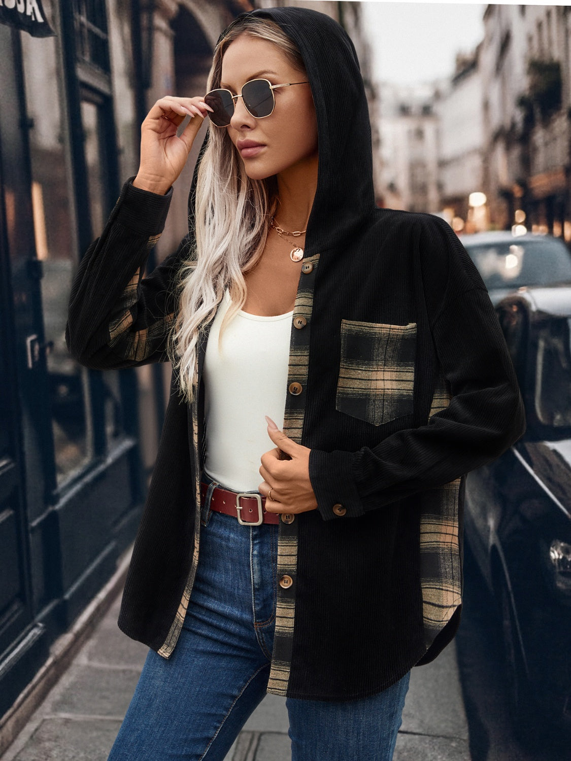 Effortlessly Elegant Jacket with a Timeless Design