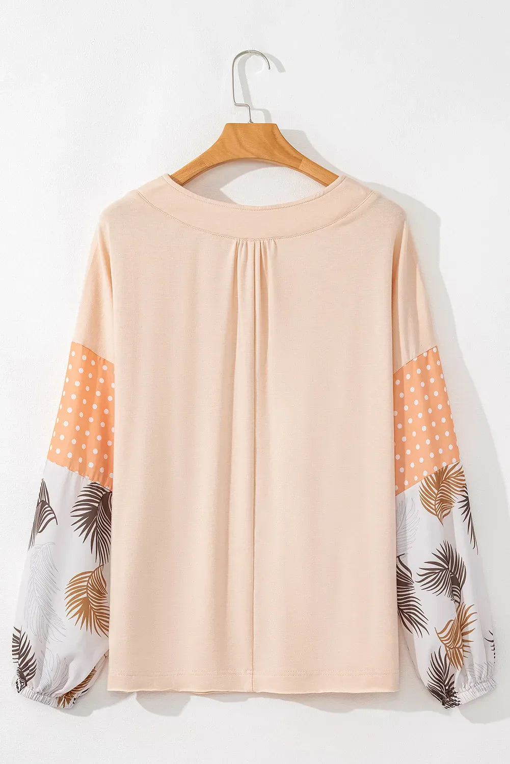 Well Tailored Blouse with a Graceful Silhouette