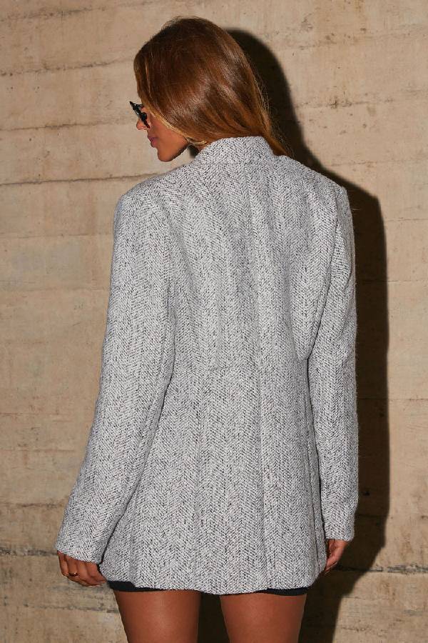 Well Tailored Coat with a Graceful Silhouette