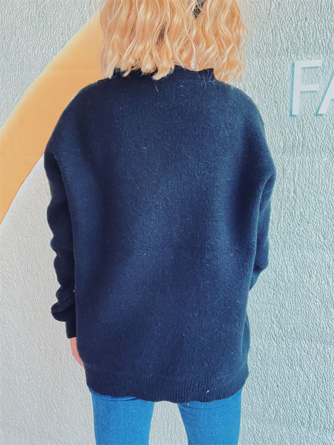 Effortlessly Elegant Cardigan with a Timeless Design