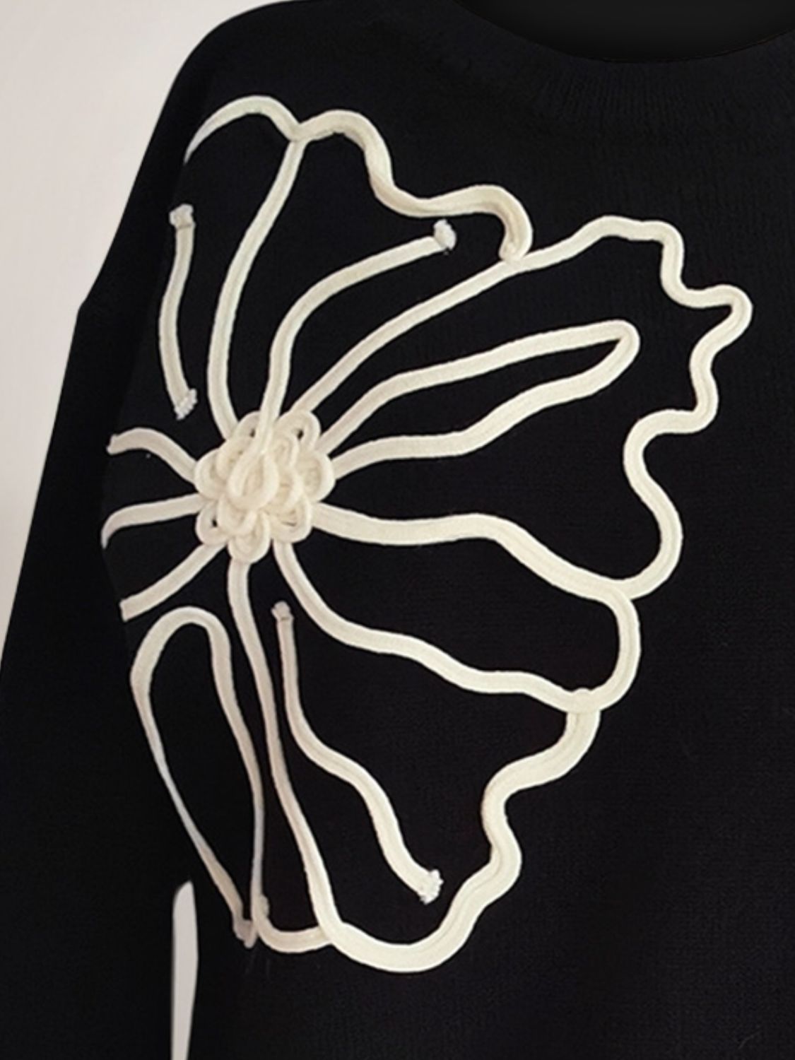 Effortlessly Elegant Sweater with a Timeless Design