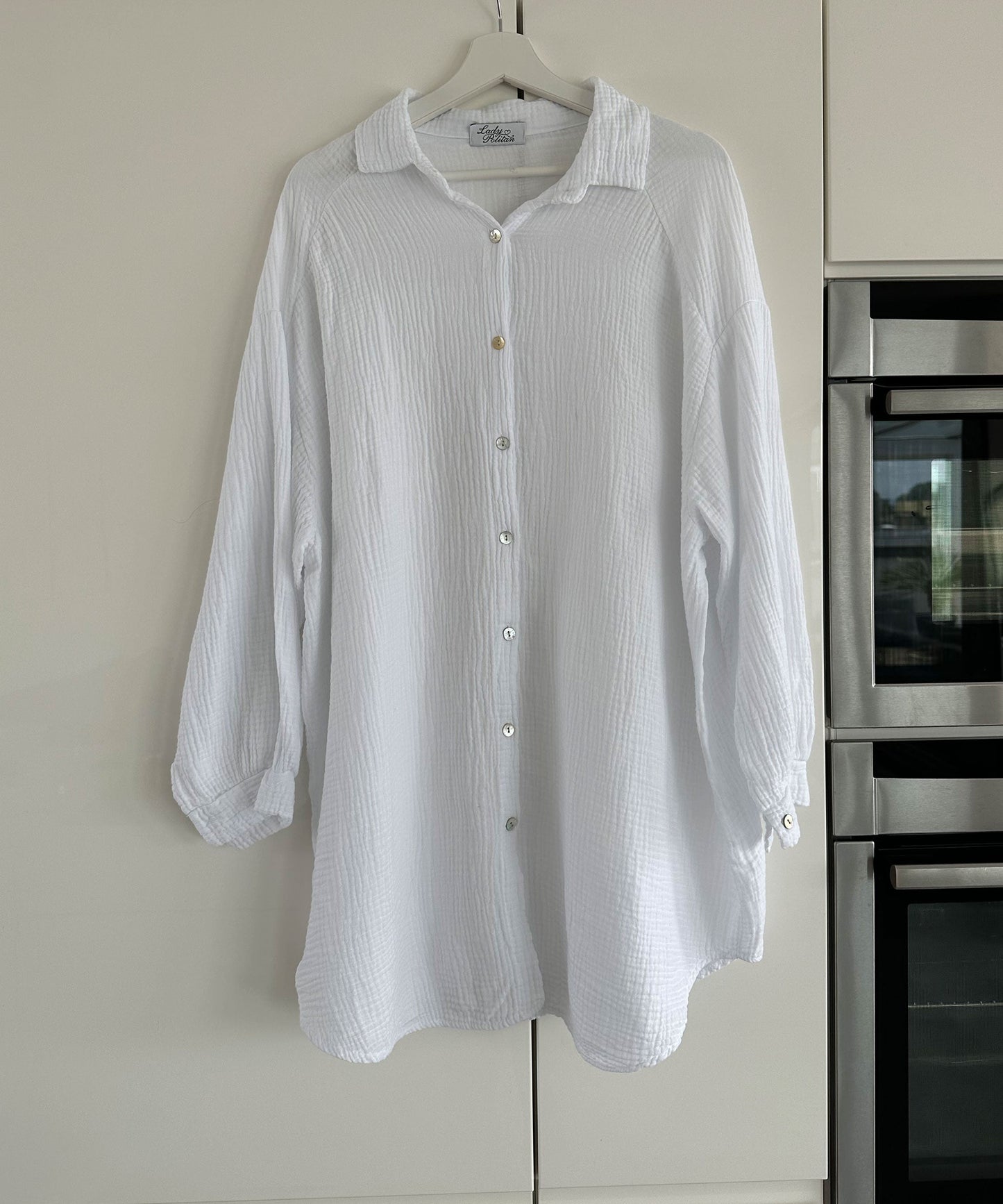 Beautifully Finished Blouse in a Timeless Design