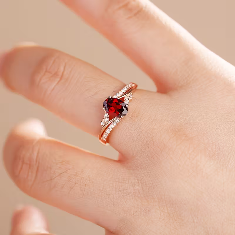 Hurmaava Sormus jokaiseen tilaisuuteen