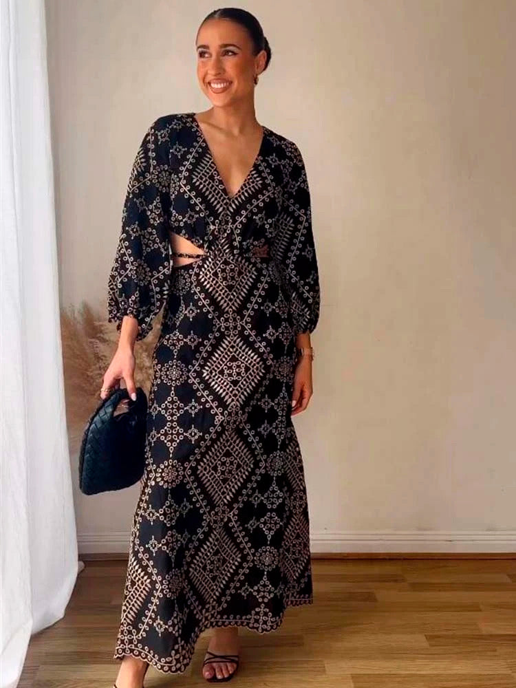 Effortlessly Elegant Dress with a Timeless Design