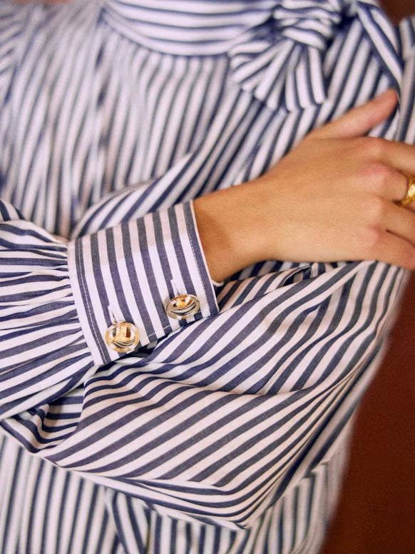 Effortlessly Elegant Blouse with a Timeless Design