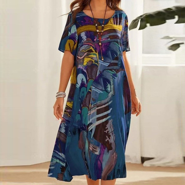Beautifully Finished Dress in a Timeless Design