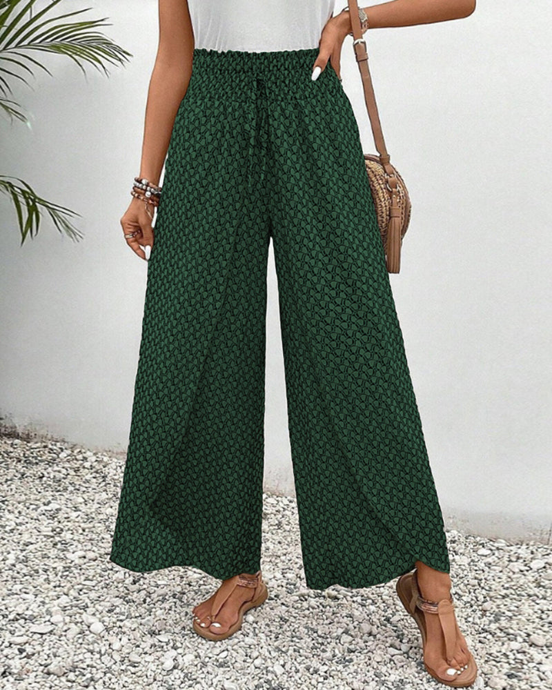 Elegantly Styled Trousers for Everyday Wear