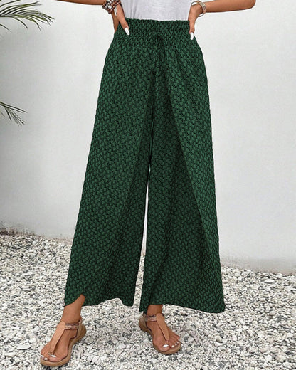Elegantly Styled Trousers for Everyday Wear