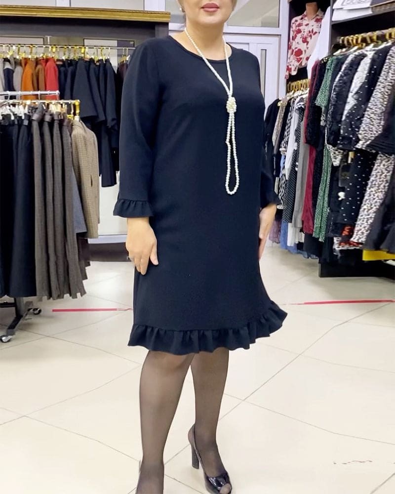 Well Tailored Dress with a Graceful Silhouette
