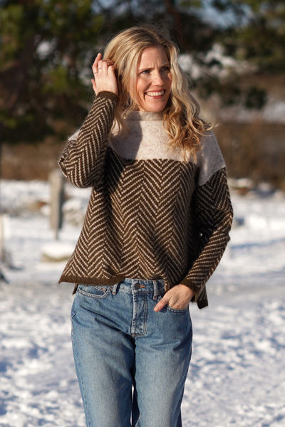 Classic Vintage Sweater with a Flattering Fit