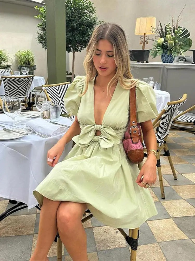 Effortlessly Elegant Dress with a Timeless Design