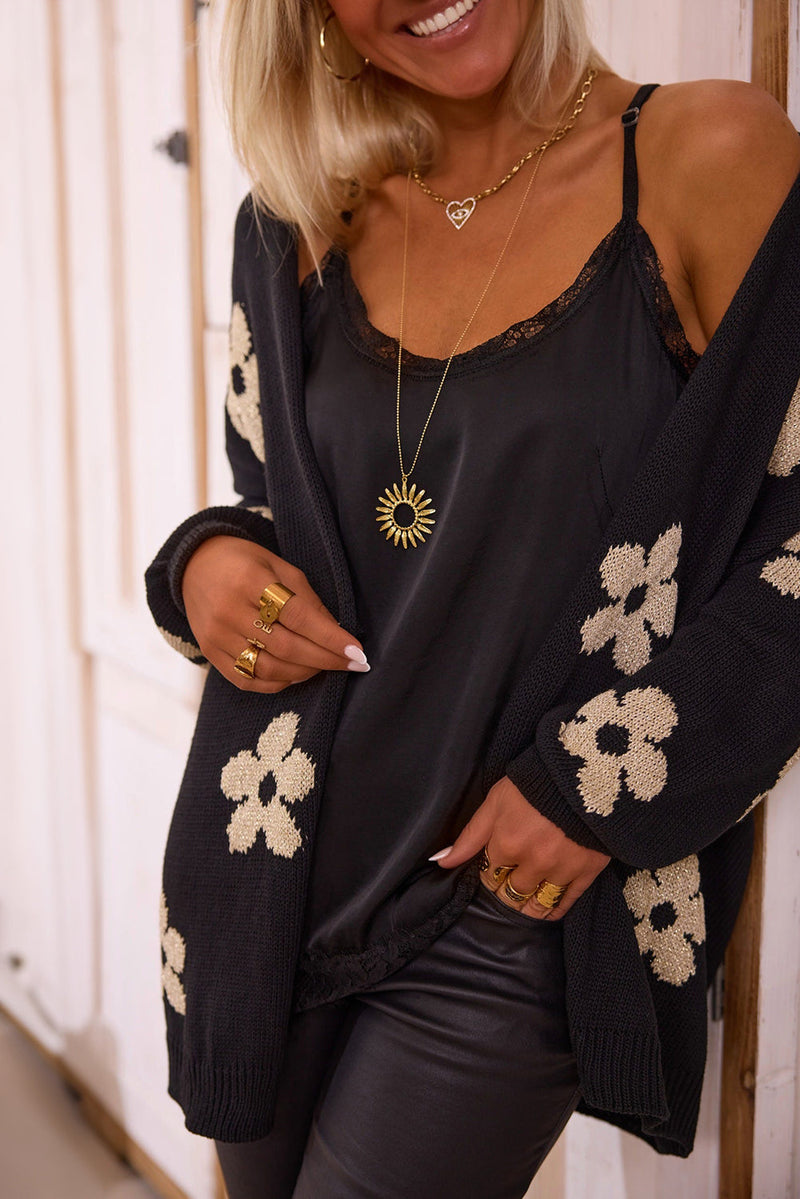 Effortlessly Elegant Cardigan with a Timeless Design