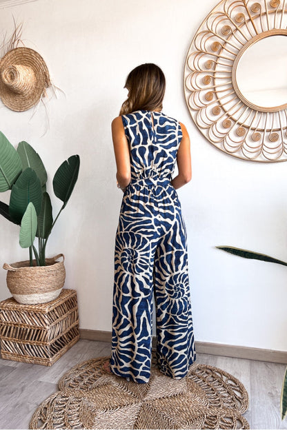 Gracefully Styled Garment for Any Occasion