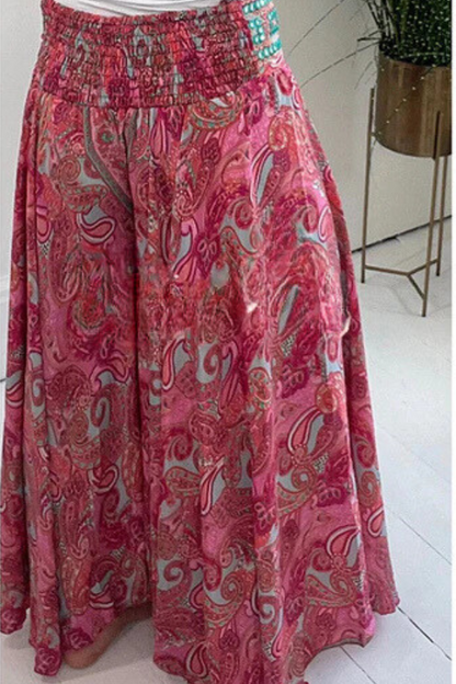 Well Tailored Trousers with a Graceful Silhouette
