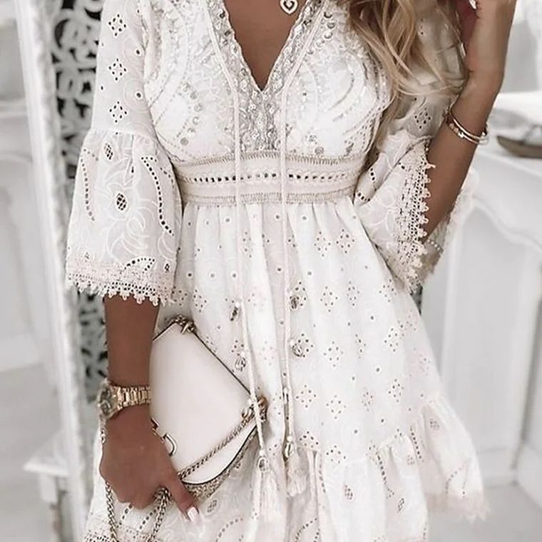 Effortlessly Elegant Dress with a Timeless Design