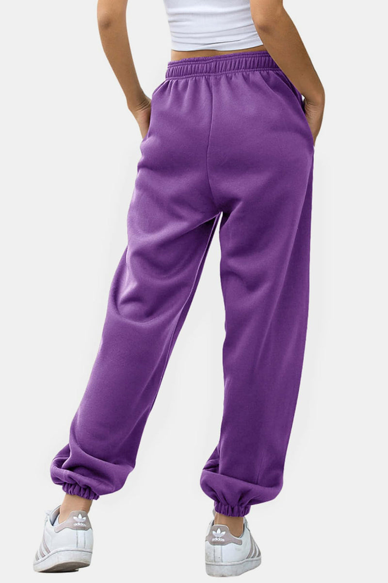 Effortlessly Elegant Pants with a Timeless Design