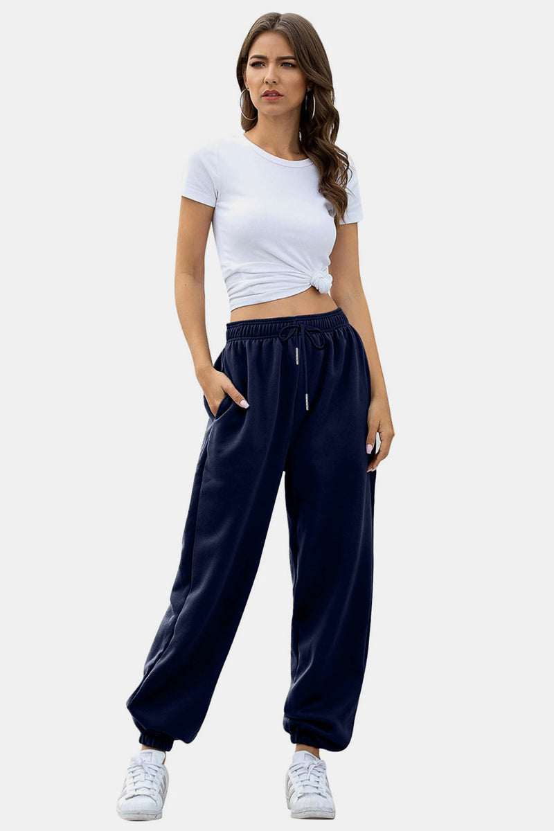 Effortlessly Elegant Pants with a Timeless Design