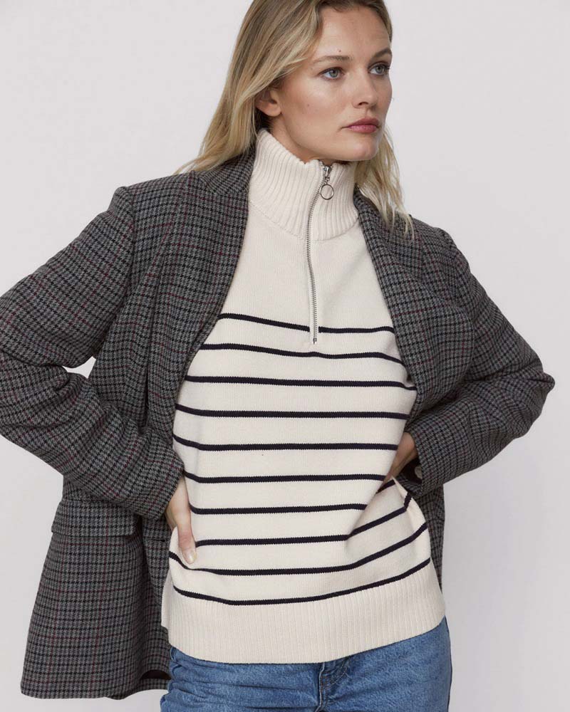 Classic Vintage Blouse with a Flattering Fit