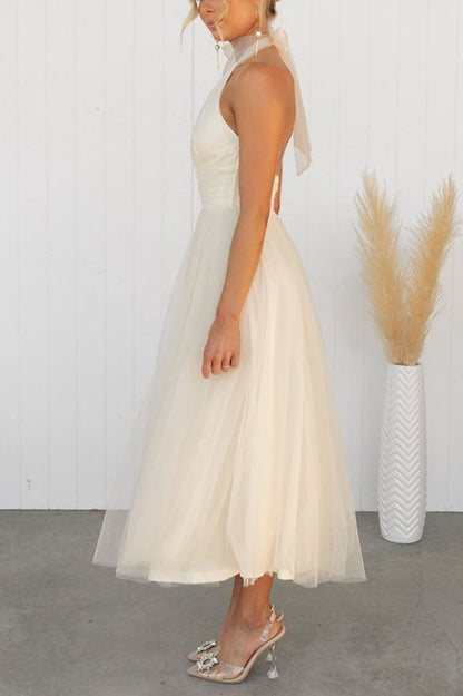 Beautifully Finished Dress in a Timeless Design
