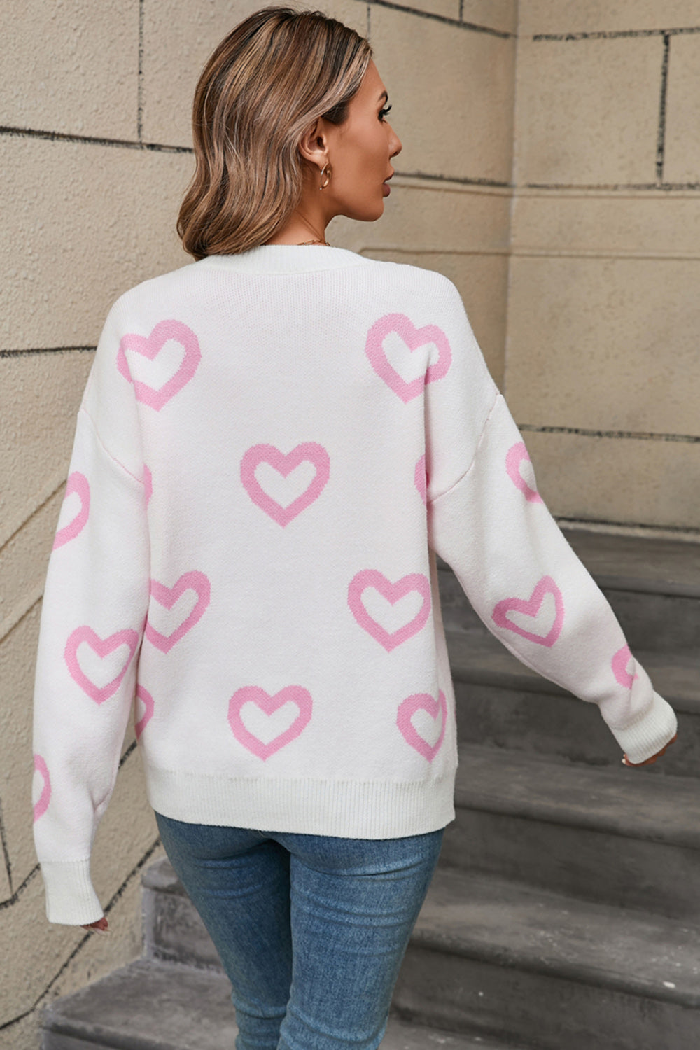Effortlessly Elegant Sweater with a Timeless Design