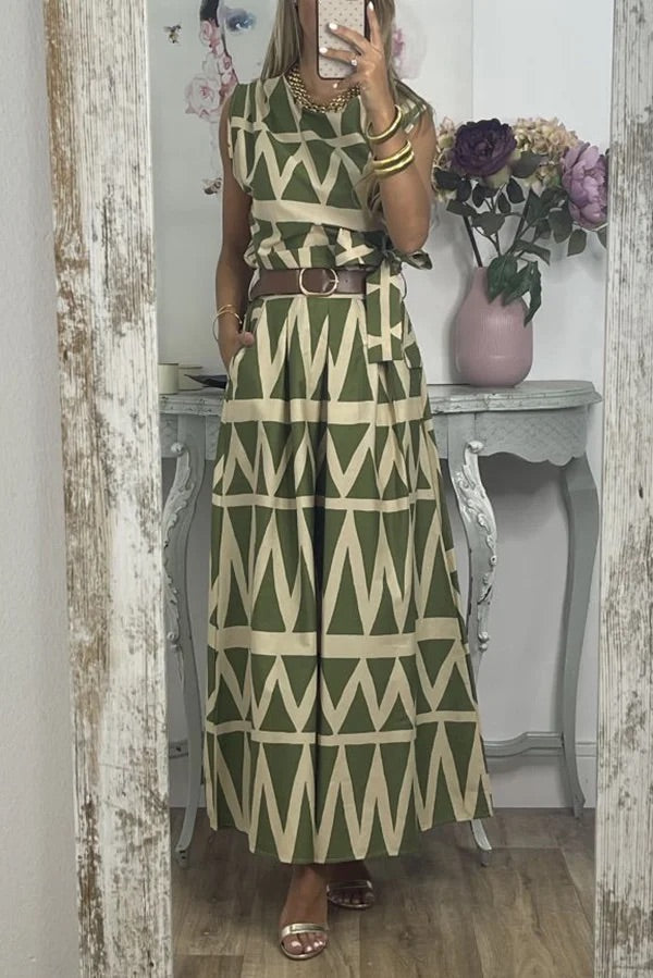 Effortlessly Elegant Garment with a Timeless Design