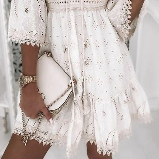 Effortlessly Elegant Dress with a Timeless Design