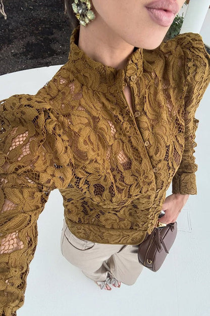 Effortlessly Elegant Jacket with a Timeless Design