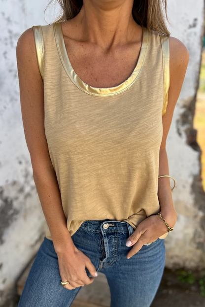 Well Tailored Top with a Graceful Silhouette