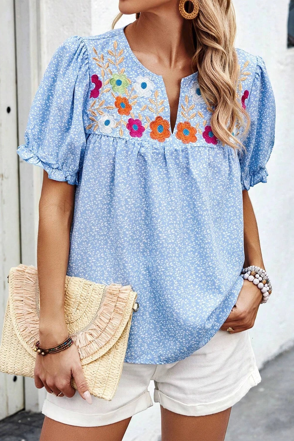 Effortlessly Elegant Blouse with a Timeless Design