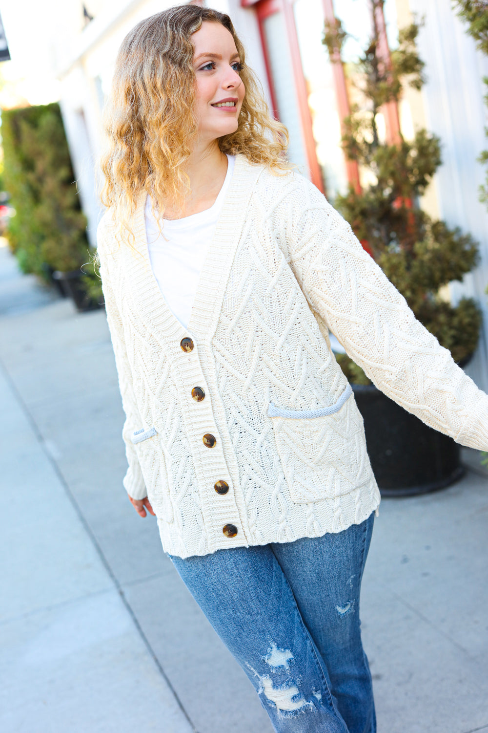 Elegantly Styled Cardigan for Everyday Wear