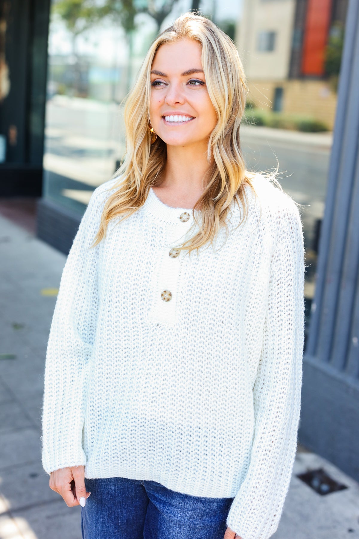 Effortlessly Elegant Sweater with a Timeless Design