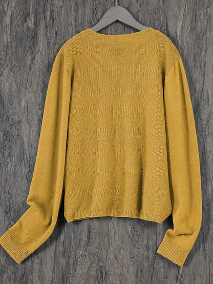 Effortlessly Elegant Cardigan with a Timeless Design