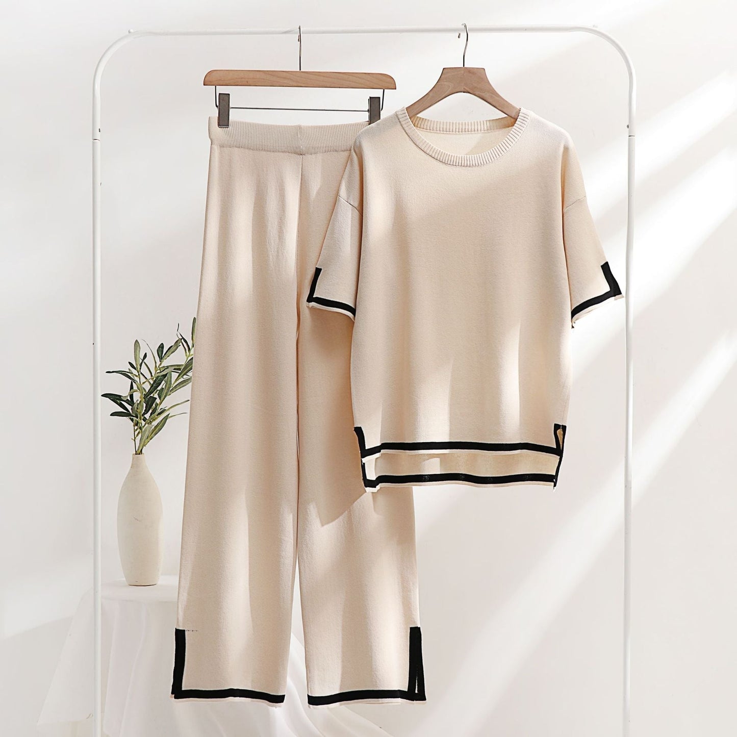 Classic Vintage Trousers with a Flattering Fit