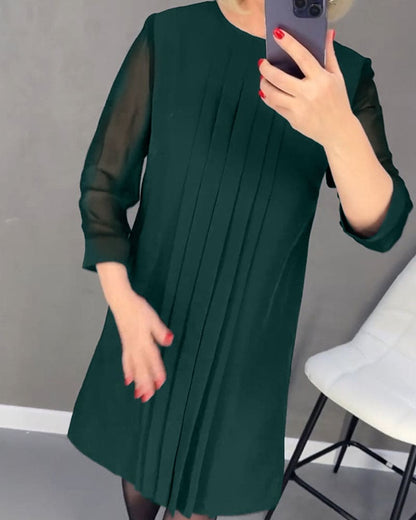 Beautifully Finished Dress in a Timeless Design