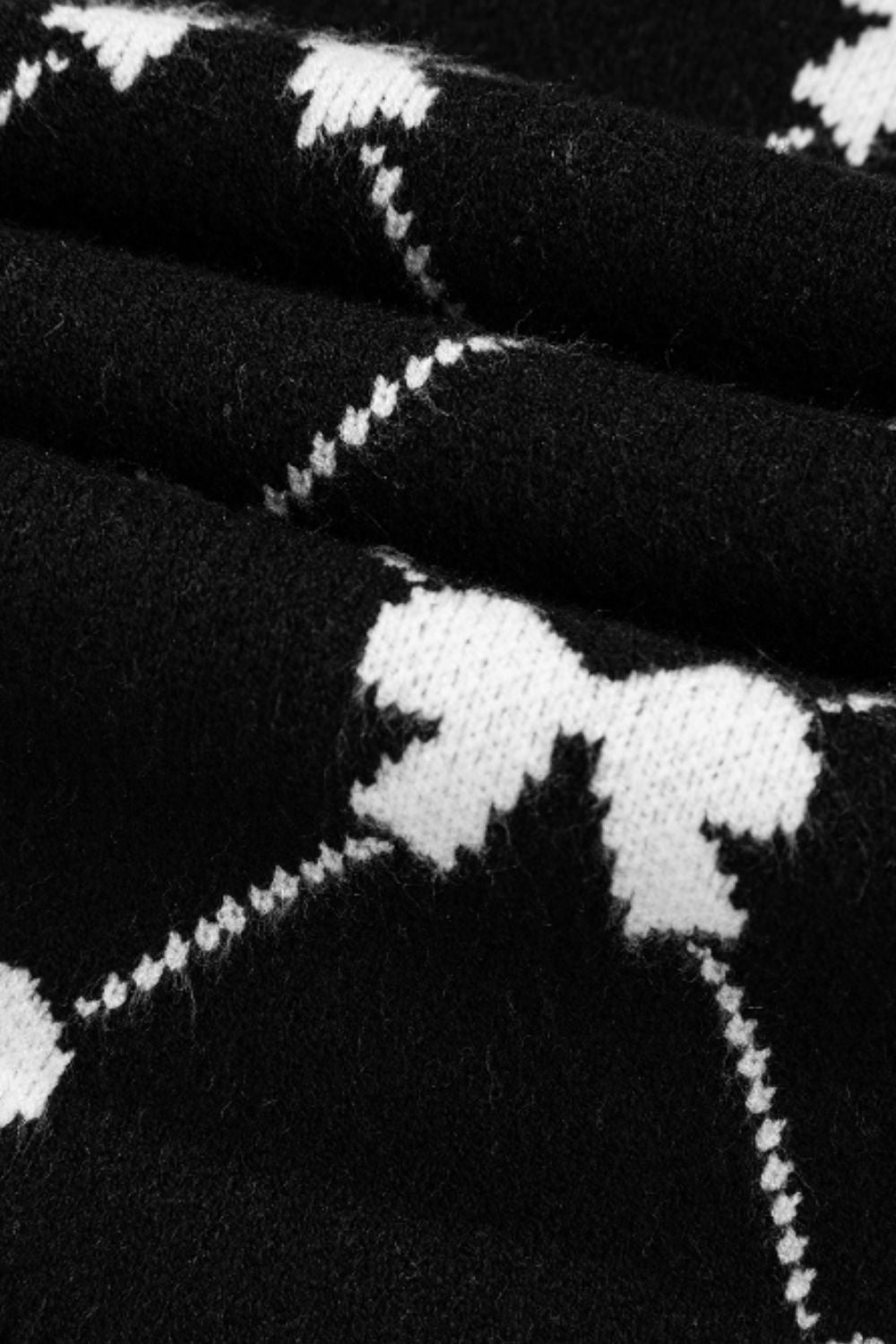 Effortlessly Elegant Sweater with a Timeless Design