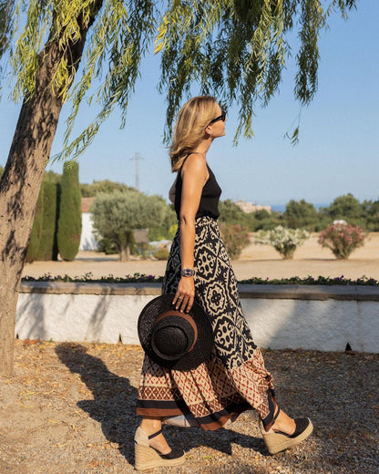 Effortlessly Elegant Garment with a Timeless Design
