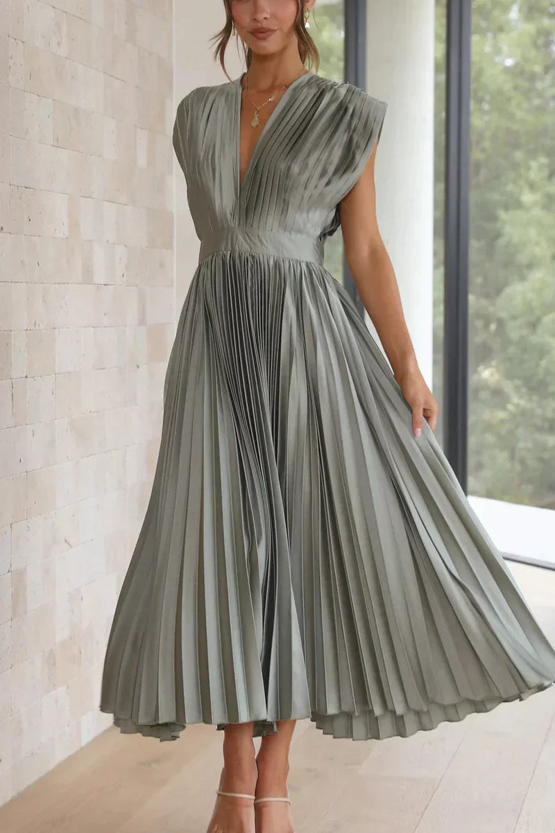 Effortlessly Elegant Dress with a Timeless Design