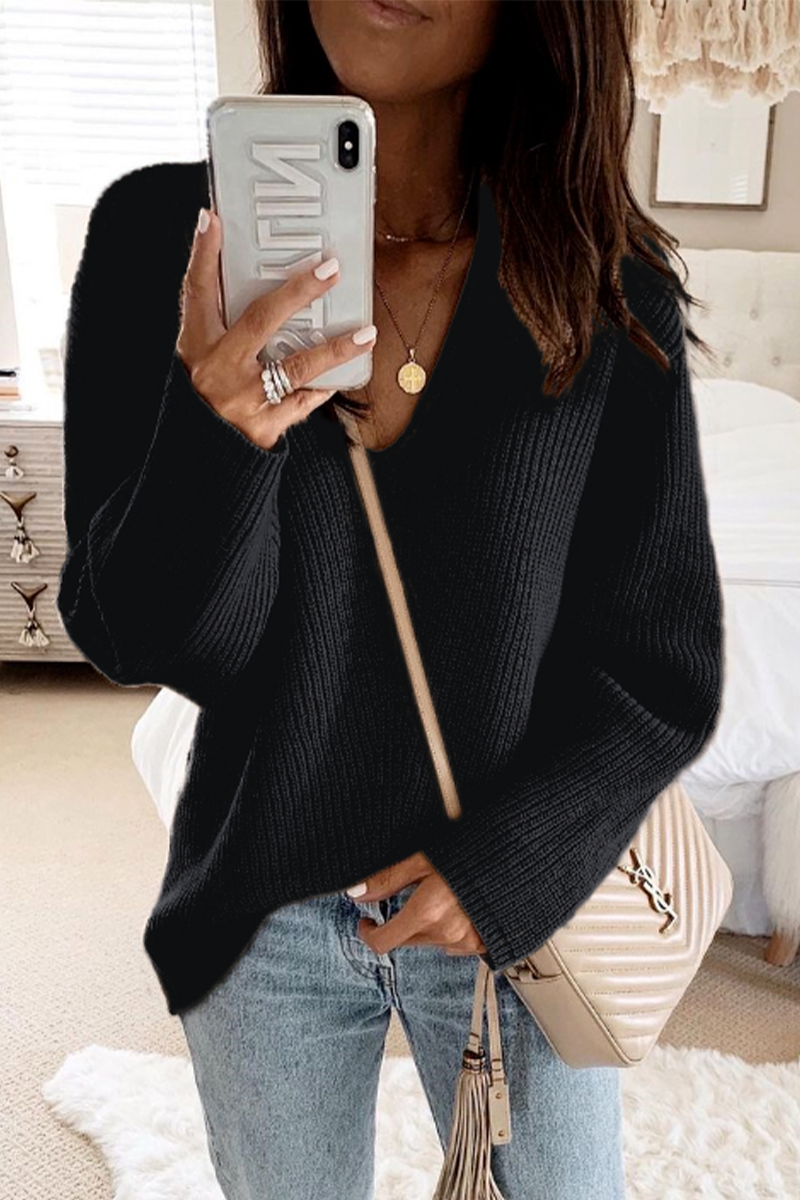 Sulokkaasti suunniteltu Villapaita