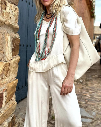 Effortlessly Elegant Trousers with a Timeless Design