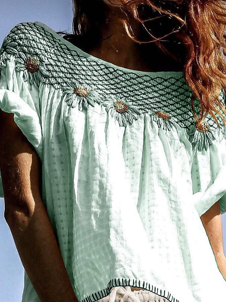 Klassisesti suunniteltu Paita