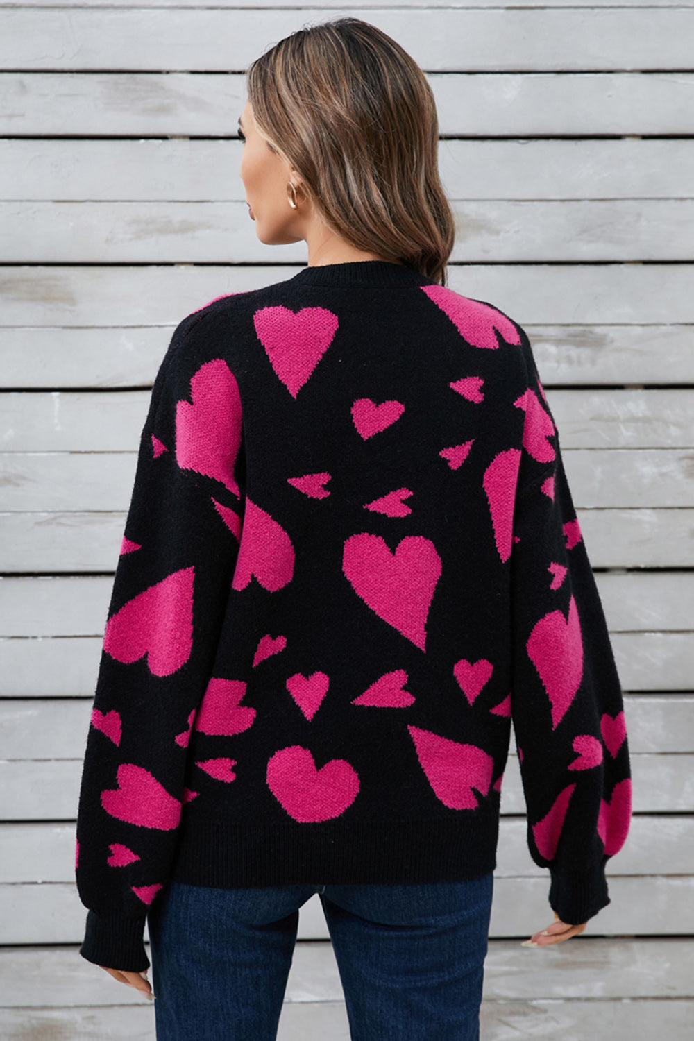 Well Tailored Sweater with a Graceful Silhouette