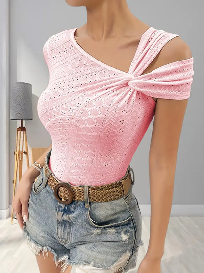 Well Tailored Top with a Graceful Silhouette