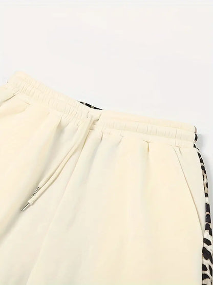 Elegantly Styled Trousers for Everyday Wear